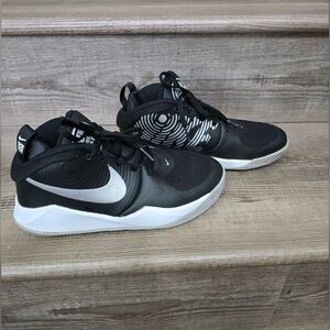 Nike team hustle D9 black and silver youth size 4.5